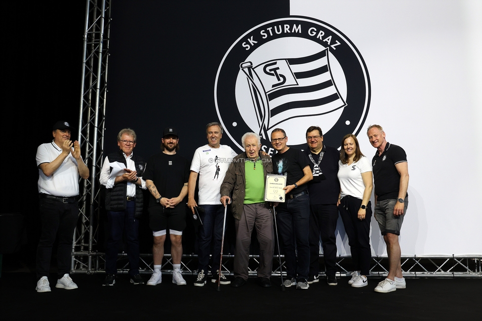 116 Jahre Sturm Graz
SK Sturm Graz Geburtstagsfeier - 116 Jahre, Grazer Innenstadt, Graz am 01.05.2025.
