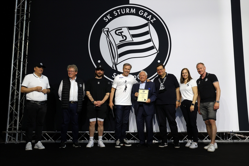 116 Jahre Sturm Graz
SK Sturm Graz Geburtstagsfeier - 116 Jahre, Grazer Innenstadt, Graz am 01.05.2025.
