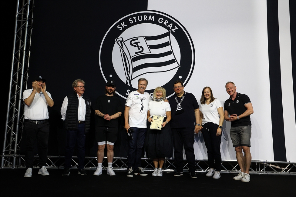 116 Jahre Sturm Graz
SK Sturm Graz Geburtstagsfeier - 116 Jahre, Grazer Innenstadt, Graz am 01.05.2025.
