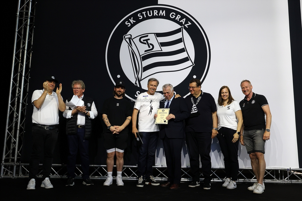 116 Jahre Sturm Graz
SK Sturm Graz Geburtstagsfeier - 116 Jahre, Grazer Innenstadt, Graz am 01.05.2025.
