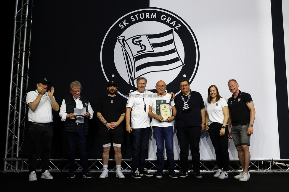 116 Jahre Sturm Graz
SK Sturm Graz Geburtstagsfeier - 116 Jahre, Grazer Innenstadt, Graz am 01.05.2025.
