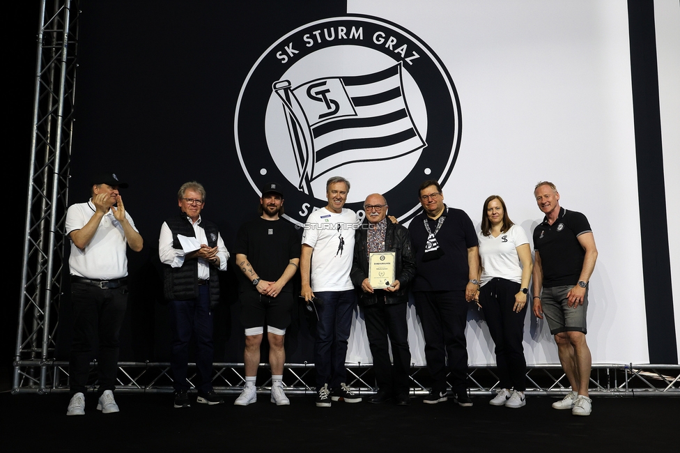 116 Jahre Sturm Graz
SK Sturm Graz Geburtstagsfeier - 116 Jahre, Grazer Innenstadt, Graz am 01.05.2025.
