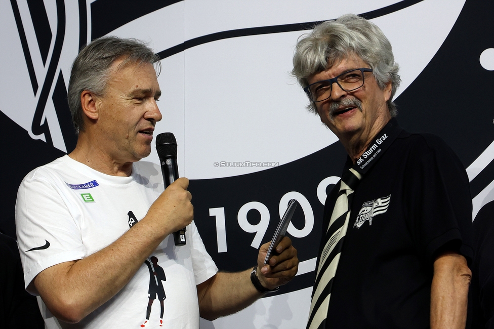 116 Jahre Sturm Graz
SK Sturm Graz Geburtstagsfeier - 116 Jahre, Grazer Innenstadt, Graz am 01.05.2025.
