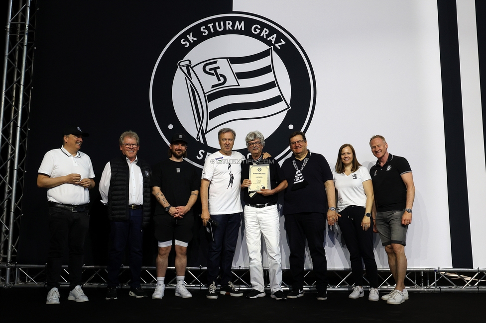 116 Jahre Sturm Graz
SK Sturm Graz Geburtstagsfeier - 116 Jahre, Grazer Innenstadt, Graz am 01.05.2025.

