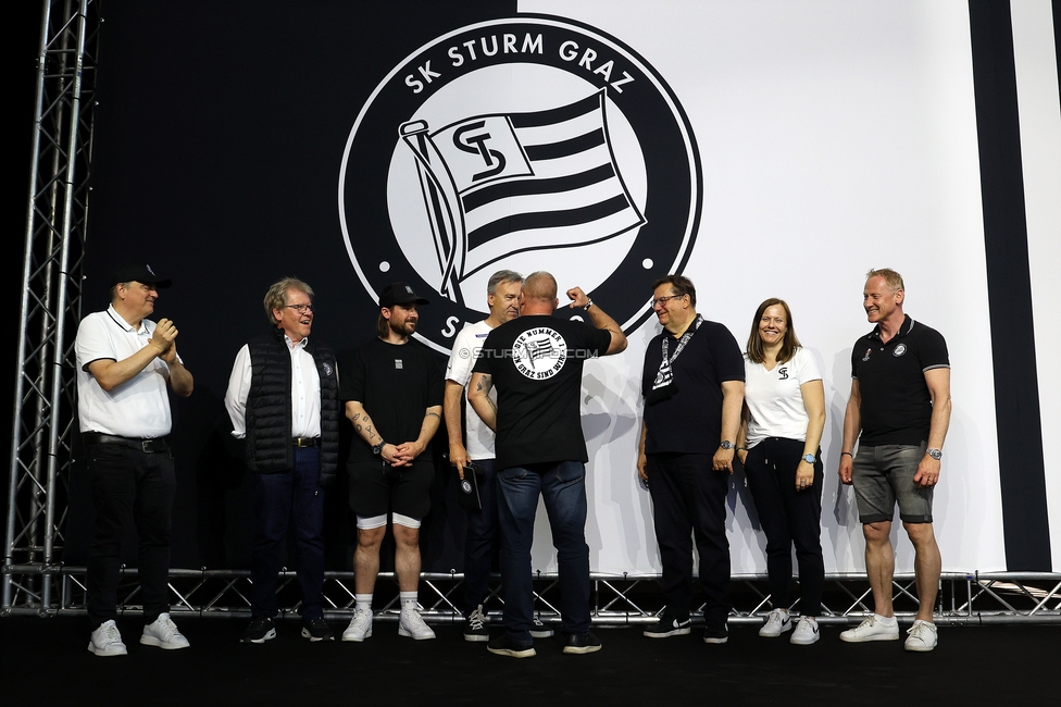 116 Jahre Sturm Graz
SK Sturm Graz Geburtstagsfeier - 116 Jahre, Grazer Innenstadt, Graz am 01.05.2025.
