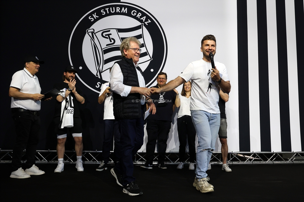 116 Jahre Sturm Graz
SK Sturm Graz Geburtstagsfeier - 116 Jahre, Grazer Innenstadt, Graz am 01.05.2025.
