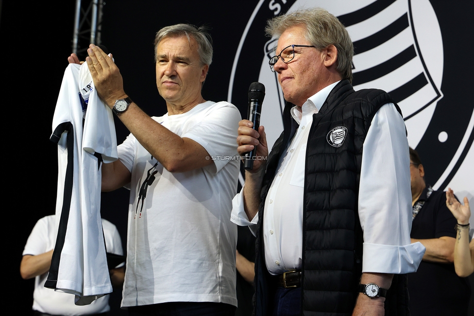 116 Jahre Sturm Graz
SK Sturm Graz Geburtstagsfeier - 116 Jahre, Grazer Innenstadt, Graz am 01.05.2025.
