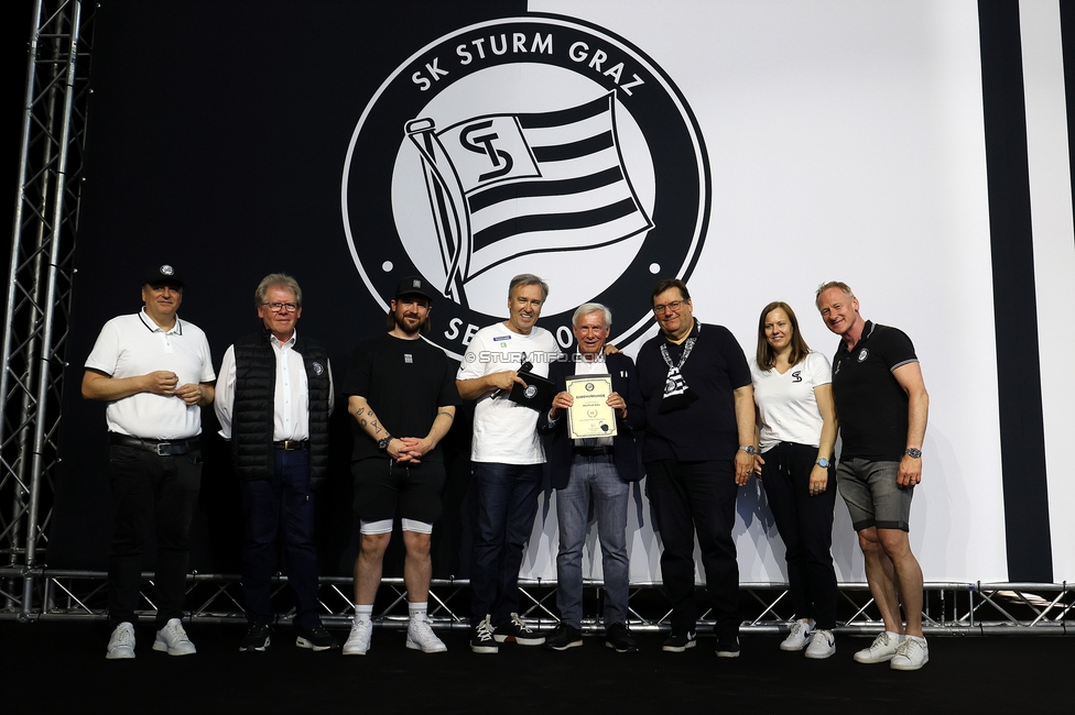 116 Jahre Sturm Graz
SK Sturm Graz Geburtstagsfeier - 116 Jahre, Grazer Innenstadt, Graz am 01.05.2025.
