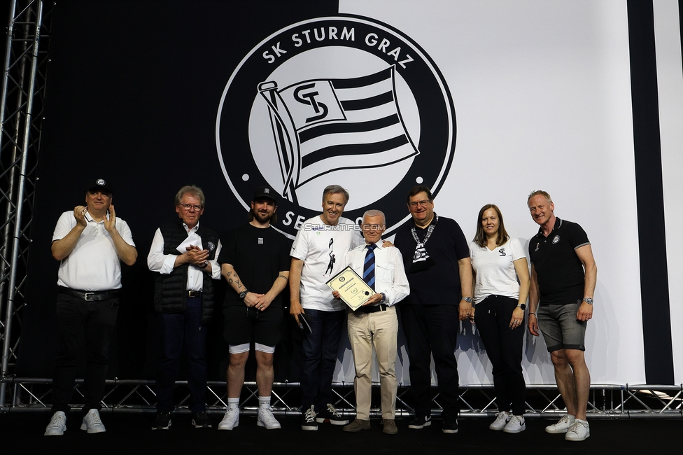 116 Jahre Sturm Graz
SK Sturm Graz Geburtstagsfeier - 116 Jahre, Grazer Innenstadt, Graz am 01.05.2025.
