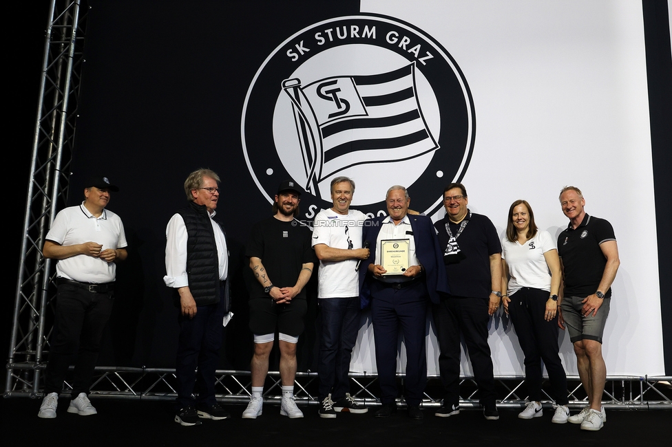 116 Jahre Sturm Graz
SK Sturm Graz Geburtstagsfeier - 116 Jahre, Grazer Innenstadt, Graz am 01.05.2025.
