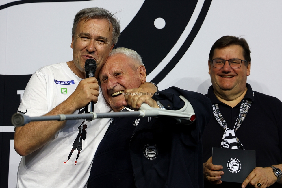 116 Jahre Sturm Graz
SK Sturm Graz Geburtstagsfeier - 116 Jahre, Grazer Innenstadt, Graz am 01.05.2025.
