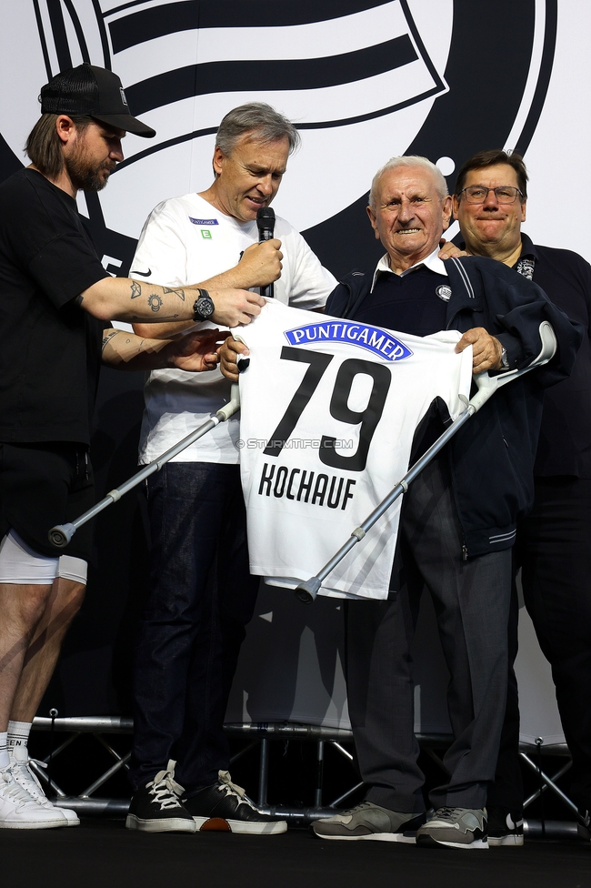 116 Jahre Sturm Graz
SK Sturm Graz Geburtstagsfeier - 116 Jahre, Grazer Innenstadt, Graz am 01.05.2025.
