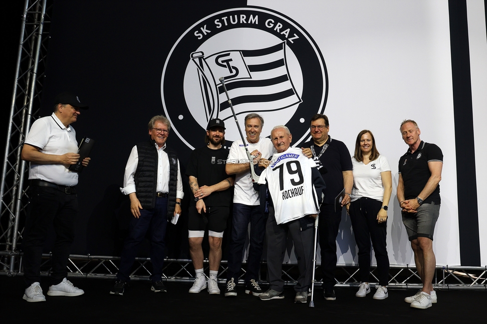 116 Jahre Sturm Graz
SK Sturm Graz Geburtstagsfeier - 116 Jahre, Grazer Innenstadt, Graz am 01.05.2025.
