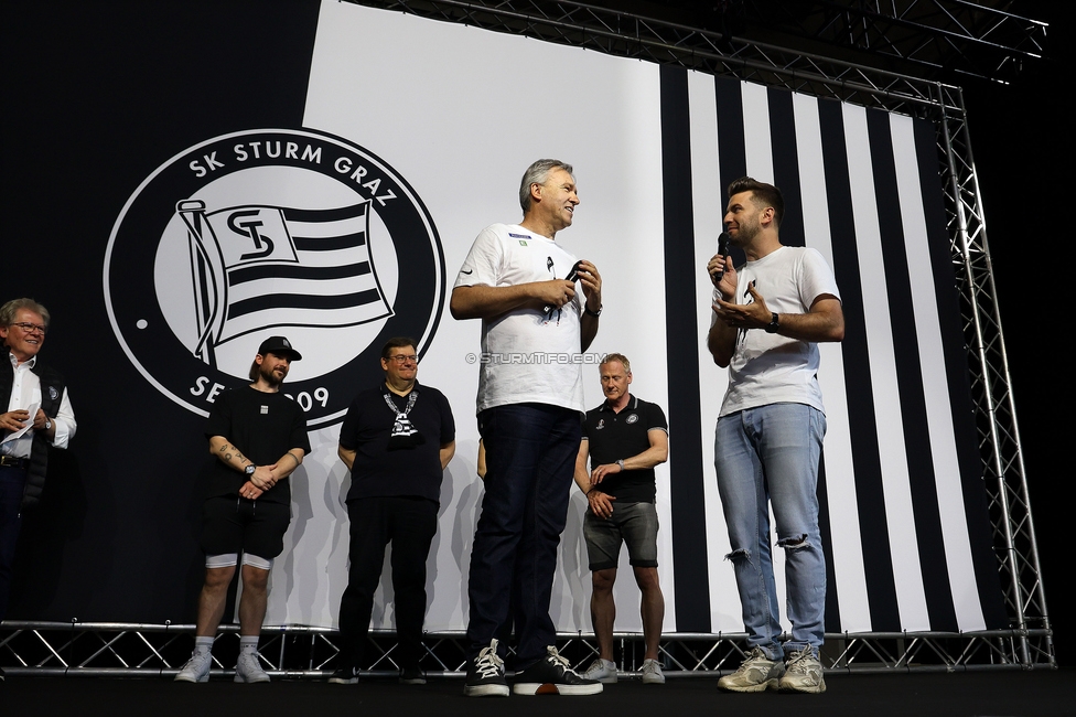 116 Jahre Sturm Graz
SK Sturm Graz Geburtstagsfeier - 116 Jahre, Grazer Innenstadt, Graz am 01.05.2025.
