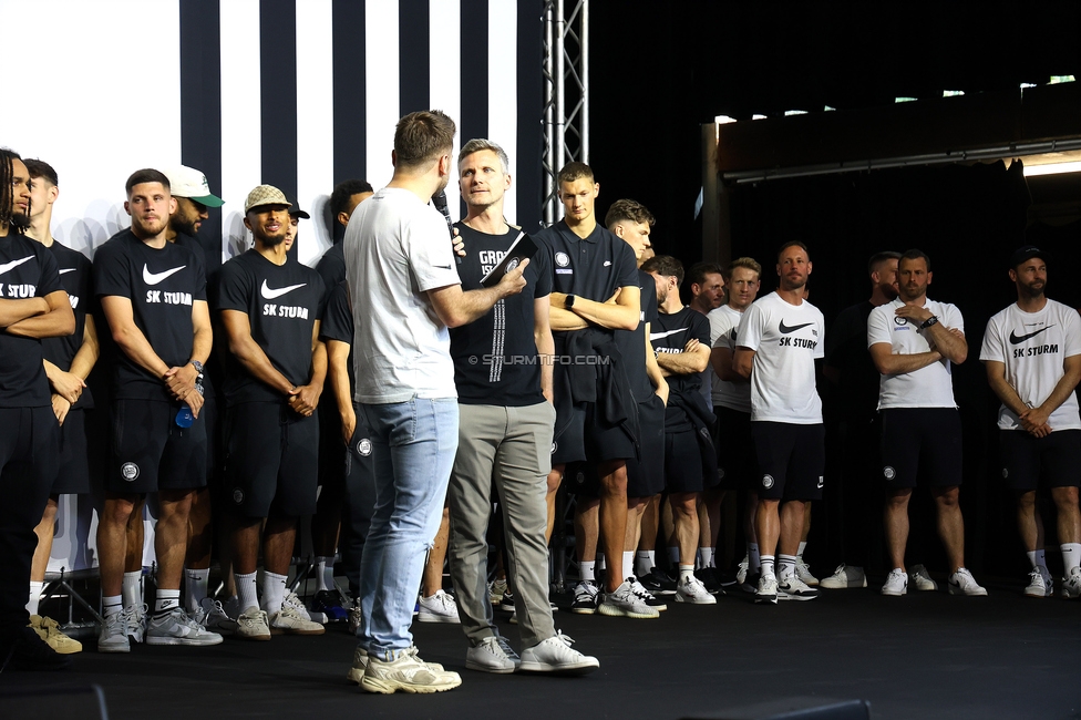 116 Jahre Sturm Graz
SK Sturm Graz Geburtstagsfeier - 116 Jahre, Grazer Innenstadt, Graz am 01.05.2025.
