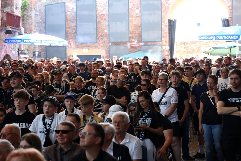 116 Jahre Sturm Graz
SK Sturm Graz Geburtstagsfeier - 116 Jahre, Grazer Innenstadt, Graz am 01.05.2025.
