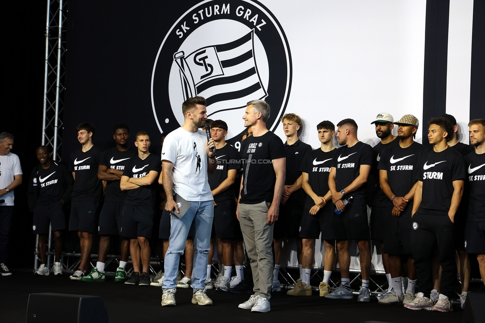 116 Jahre Sturm Graz
SK Sturm Graz Geburtstagsfeier - 116 Jahre, Grazer Innenstadt, Graz am 01.05.2025.

