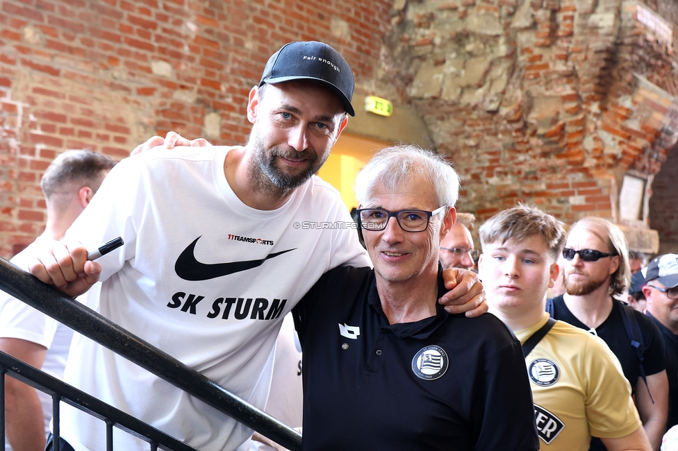 116 Jahre Sturm Graz
SK Sturm Graz Geburtstagsfeier - 116 Jahre, Grazer Innenstadt, Graz am 01.05.2025.
