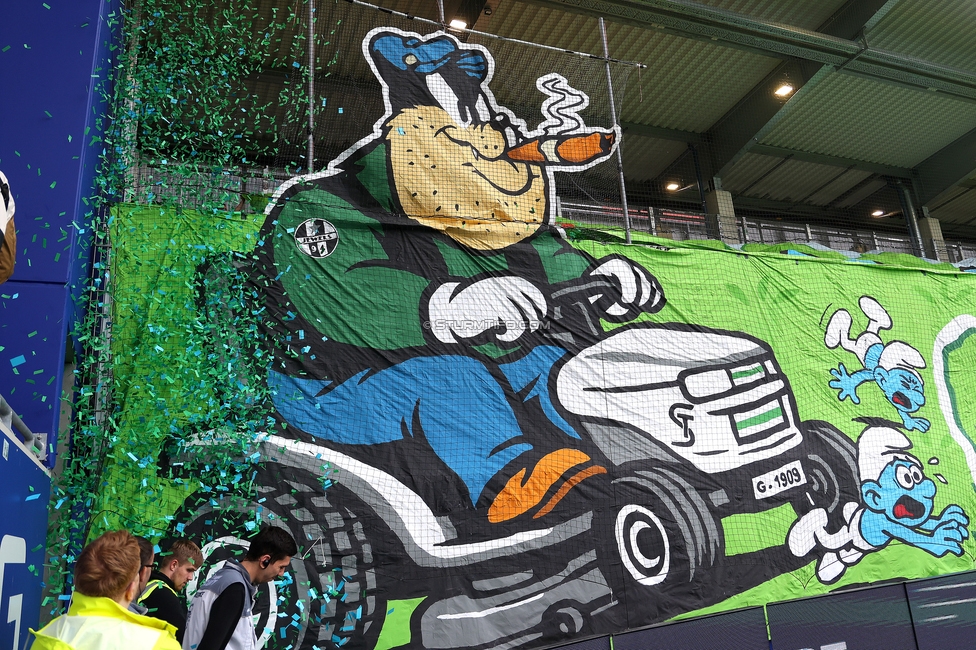 BW Linz - Sturm Graz
Oesterreichische Fussball Bundesliga, 29. Runde, Blau-Weiss Linz - SK Sturm Graz, Hofmann Personal Stadion Linz, 04.05.2025. 

Foto zeigt Fans von Sturm mit einer Choreografie
