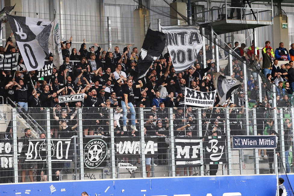 BW Linz - Sturm Graz
Oesterreichische Fussball Bundesliga, 29. Runde, Blau-Weiss Linz - SK Sturm Graz, Hofmann Personal Stadion Linz, 04.05.2025. 

Foto zeigt Fans von Sturm
