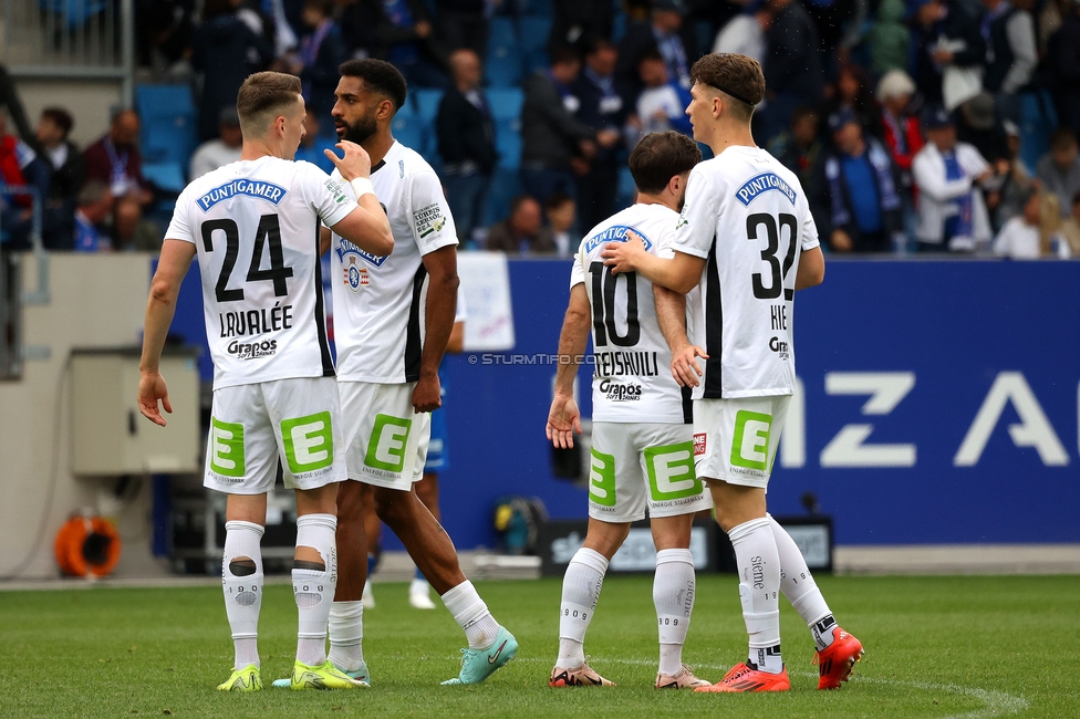 BW Linz - Sturm Graz
Oesterreichische Fussball Bundesliga, 29. Runde, Blau-Weiss Linz - SK Sturm Graz, Hofmann Personal Stadion Linz, 04.05.2025. 

Foto zeigt Dimitri Lavalee (Sturm), Gregory Wuethrich (Sturm) und  Otar Kiteishvili (Sturm)
