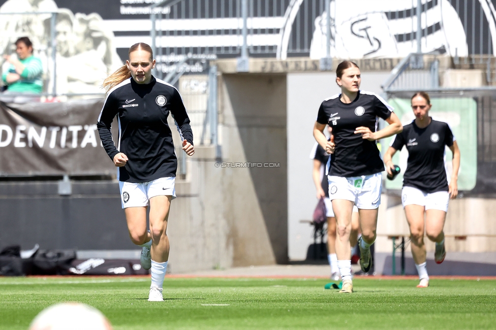 Sturm Damen - St. Poelten
OEFB Frauen Bundesliga, 23. Runde, SK Sturm Graz Damen - SKN St. Poelten, Trainingszentrum Messendorf, 10.05.2025. 

Foto zeigt Lena Breznik (Sturm Damen) und Sophie Maierhofer (Sturm Damen)
