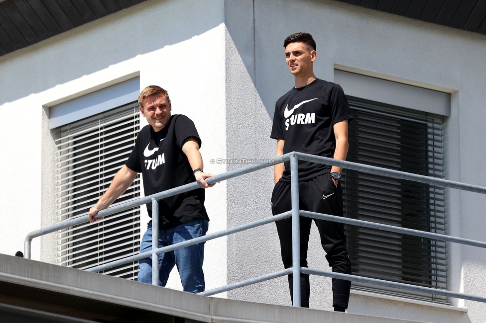 Sturm Damen - St. Poelten
OEFB Frauen Bundesliga, 23. Runde, SK Sturm Graz Damen - SKN St. Poelten, Trainingszentrum Messendorf, 10.05.2025. 

Foto zeigt Michael Erlitz (Sportdirektor Sturm Damen) und Tode Djakovic (Cheftrainer Sturm Damen)
