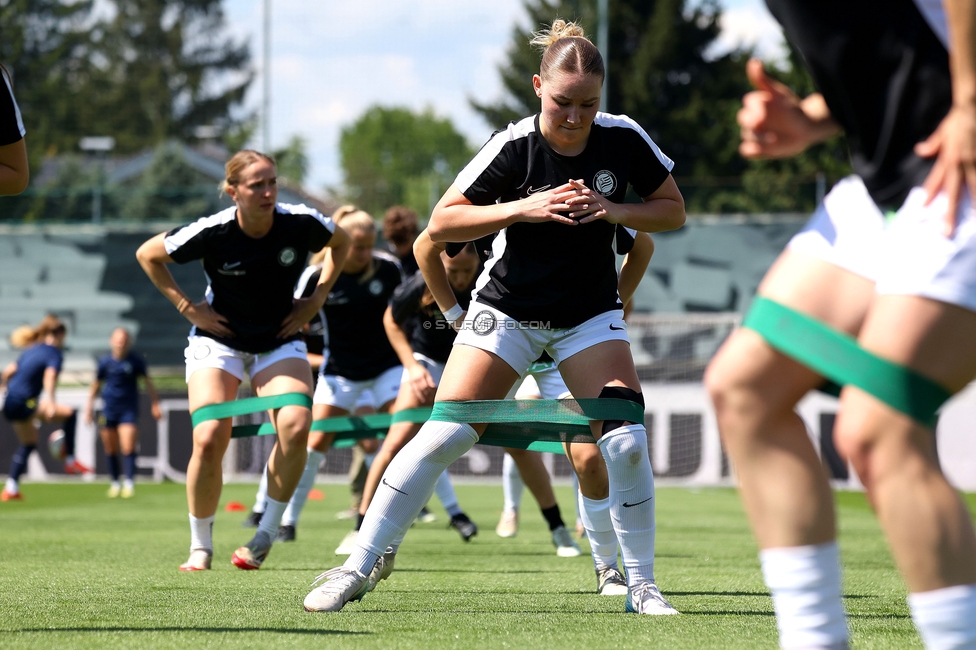 Sturm Damen - St. Poelten
OEFB Frauen Bundesliga, 23. Runde, SK Sturm Graz Damen - SKN St. Poelten, Trainingszentrum Messendorf, 10.05.2025. 

Foto zeigt die Mannschaft der Sturm Damen
