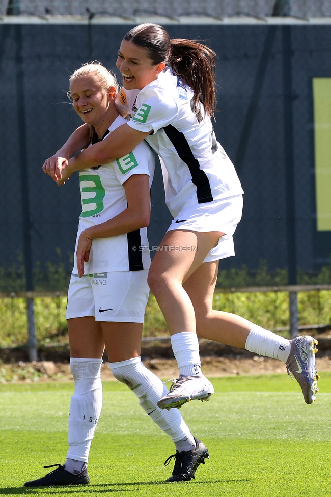 Sturm Damen - St. Poelten
OEFB Frauen Bundesliga, 23. Runde, SK Sturm Graz Damen - SKN St. Poelten, Trainingszentrum Messendorf, 10.05.2025. 

Foto zeigt Sandra Jakobsen (Sturm Damen) und Marie Spiess (Sturm Damen)
