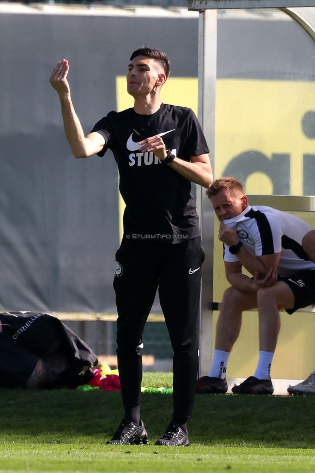Sturm Damen - St. Poelten
OEFB Frauen Bundesliga, 23. Runde, SK Sturm Graz Damen - SKN St. Poelten, Trainingszentrum Messendorf, 10.05.2025. 

Foto zeigt Tode Djakovic (Cheftrainer Sturm Damen)
