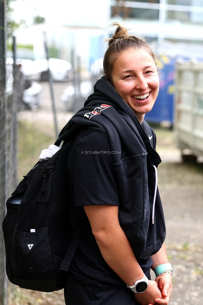 First Vienna - Sturm Damen
OEFB Frauen Bundesliga, 24. Runde, First Vienna FC 1894 - SK Sturm Graz Damen, Naturarena Hohe Warte Wien, 17.05.2025. 

Foto zeigt Anna Oberhauser (Athletiktrainer Sturm Damen)
