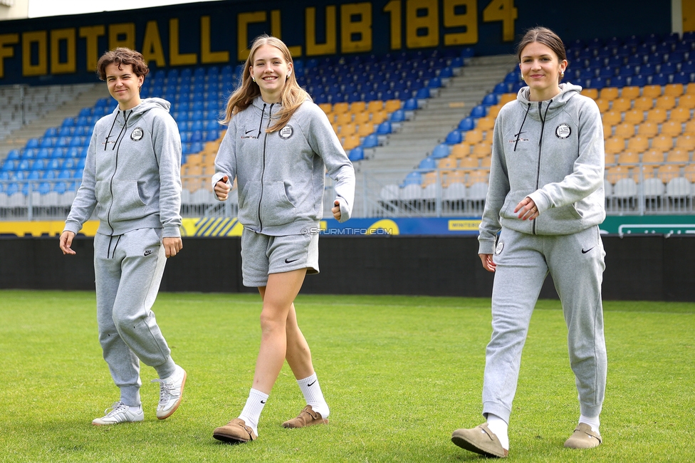 First Vienna - Sturm Damen
OEFB Frauen Bundesliga, 24. Runde, First Vienna FC 1894 - SK Sturm Graz Damen, Naturarena Hohe Warte Wien, 17.05.2025. 

Foto zeigt Leonie Christin Tragl (Sturm Damen), Lena Breznik (Sturm Damen) und Marie Spiess (Sturm Damen)
