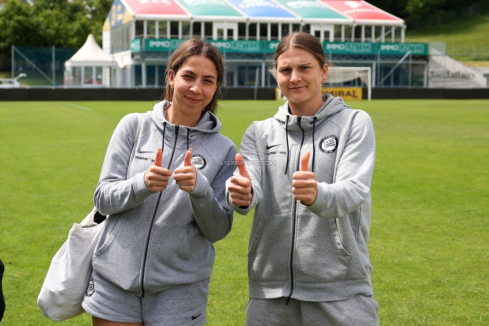 First Vienna - Sturm Damen
OEFB Frauen Bundesliga, 24. Runde, First Vienna FC 1894 - SK Sturm Graz Damen, Naturarena Hohe Warte Wien, 17.05.2025. 

Foto zeigt Ruzika Krajinovic (Sturm Damen) und Sophie Maierhofer (Sturm Damen)
