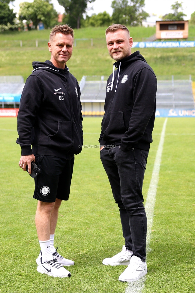 First Vienna - Sturm Damen
OEFB Frauen Bundesliga, 24. Runde, First Vienna FC 1894 - SK Sturm Graz Damen, Naturarena Hohe Warte Wien, 17.05.2025. 

Foto zeigt Daniel Gutschi (Torwart-Trainer Sturm Damen) und Michael Erlitz (Sportdirektor Sturm Damen)
