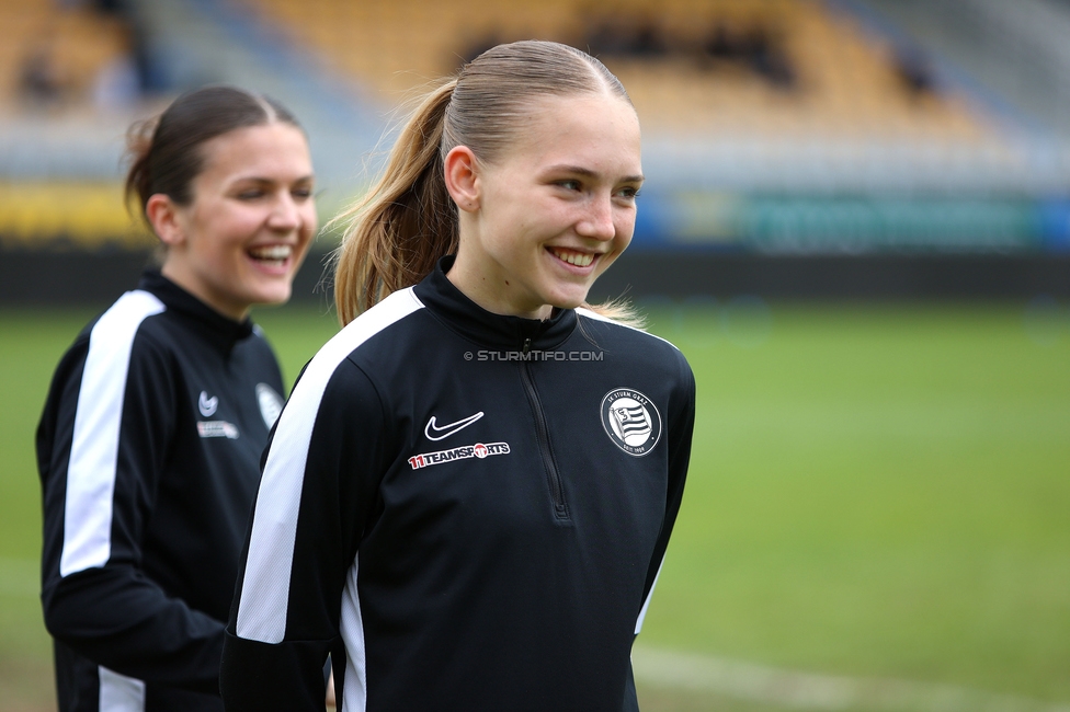 First Vienna - Sturm Damen
OEFB Frauen Bundesliga, 24. Runde, First Vienna FC 1894 - SK Sturm Graz Damen, Naturarena Hohe Warte Wien, 17.05.2025. 

Foto zeigt Lena Breznik (Sturm Damen) und Marie Spiess (Sturm Damen)
