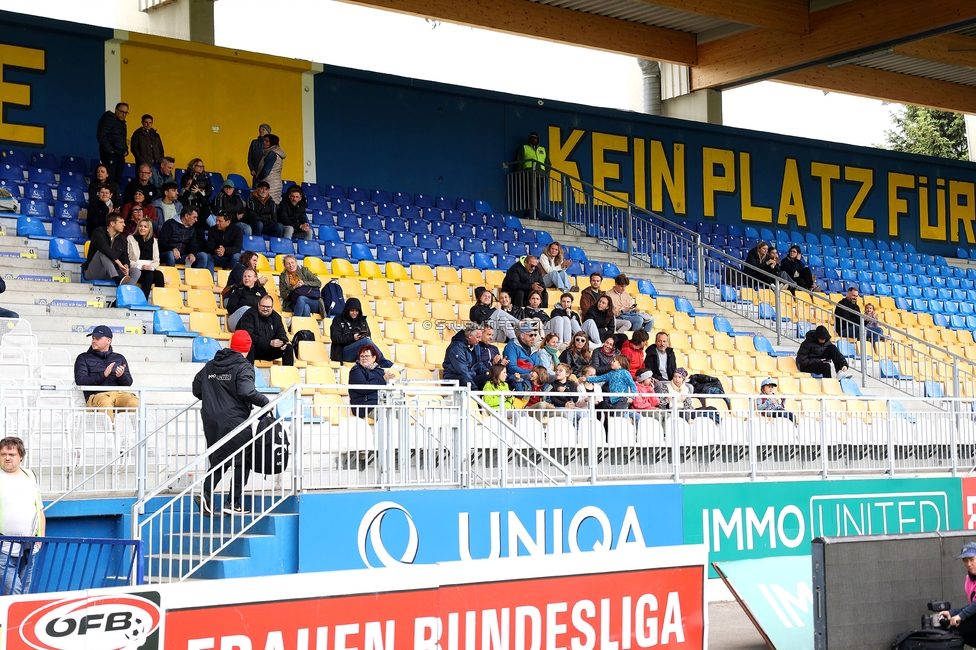 First Vienna - Sturm Damen
OEFB Frauen Bundesliga, 24. Runde, First Vienna FC 1894 - SK Sturm Graz Damen, Naturarena Hohe Warte Wien, 17.05.2025. 

Foto zeigt Fans
