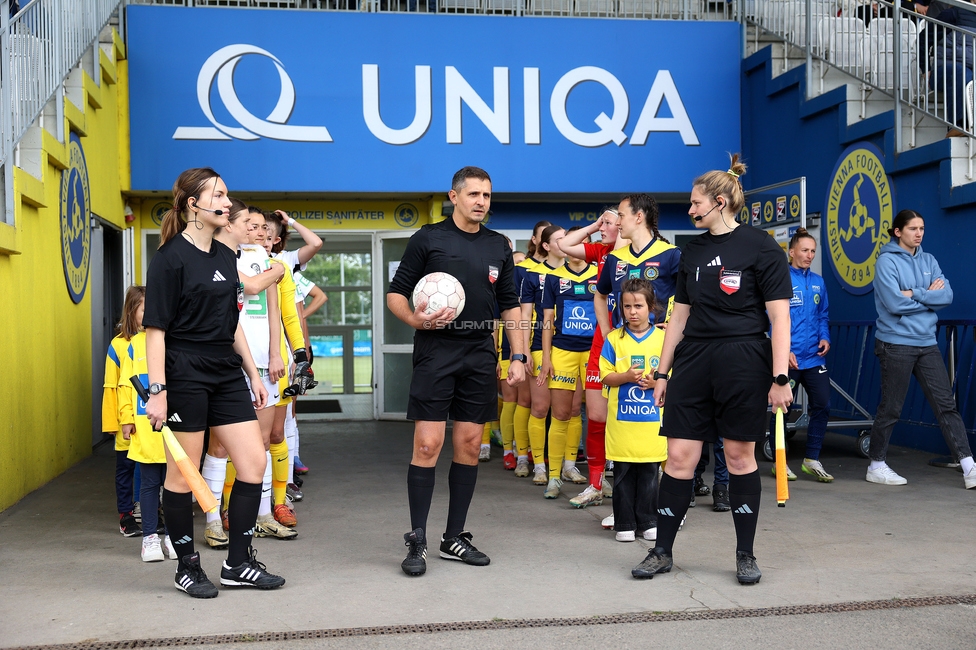 First Vienna - Sturm Damen
OEFB Frauen Bundesliga, 24. Runde, First Vienna FC 1894 - SK Sturm Graz Damen, Naturarena Hohe Warte Wien, 17.05.2025. 

Foto zeigt das Schiedsrichterteam
