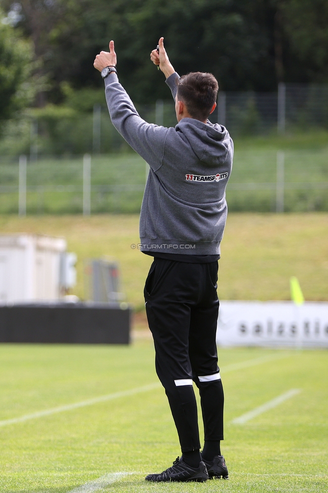First Vienna - Sturm Damen
OEFB Frauen Bundesliga, 24. Runde, First Vienna FC 1894 - SK Sturm Graz Damen, Naturarena Hohe Warte Wien, 17.05.2025. 

Foto zeigt Tode Djakovic (Cheftrainer Sturm Damen)
