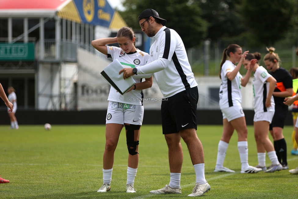 First Vienna - Sturm Damen
OEFB Frauen Bundesliga, 24. Runde, First Vienna FC 1894 - SK Sturm Graz Damen, Naturarena Hohe Warte Wien, 17.05.2025. 

Foto zeigt Modesta Uka (Sturm Damen) und Jakob Gschwandner (Assistenztrainer Sturm Damen)
