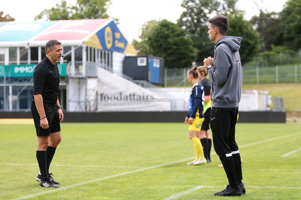 First Vienna - Sturm Damen
OEFB Frauen Bundesliga, 24. Runde, First Vienna FC 1894 - SK Sturm Graz Damen, Naturarena Hohe Warte Wien, 17.05.2025. 

Foto zeigt Tode Djakovic (Cheftrainer Sturm Damen)
