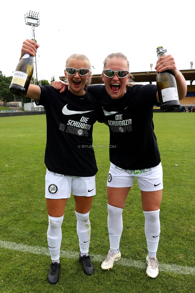 First Vienna - Sturm Damen
OEFB Frauen Bundesliga, 24. Runde, First Vienna FC 1894 - SK Sturm Graz Damen, Naturarena Hohe Warte Wien, 17.05.2025. 

Foto zeigt Sandra Jakobsen (Sturm Damen) und Laura Lillholm-Petersen (Sturm Damen)
