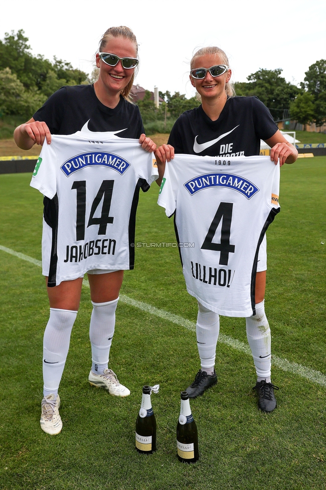 First Vienna - Sturm Damen
OEFB Frauen Bundesliga, 24. Runde, First Vienna FC 1894 - SK Sturm Graz Damen, Naturarena Hohe Warte Wien, 17.05.2025. 

Foto zeigt Sandra Jakobsen (Sturm Damen) und Laura Lillholm-Petersen (Sturm Damen)
