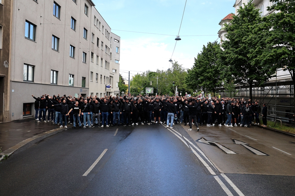 Rapid Wien - Sturm Graz
Oesterreichische Fussball Bundesliga, 31. Runde, SK Rapid Wien - SK Sturm Graz, Weststadion Wien, 18.05.2024. 

Foto zeigt Fans von Sturm beim Corteo
