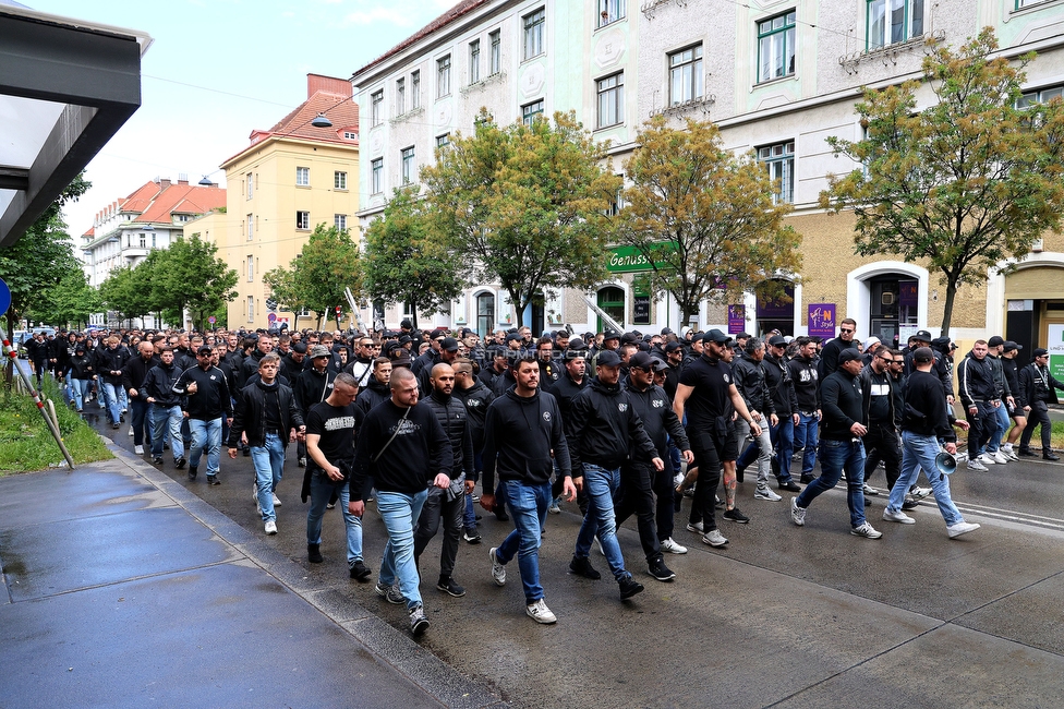 Rapid Wien - Sturm Graz
Oesterreichische Fussball Bundesliga, 31. Runde, SK Rapid Wien - SK Sturm Graz, Weststadion Wien, 18.05.2024. 

Foto zeigt Fans von Sturm beim Corteo
