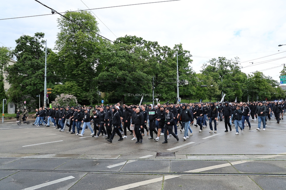 Rapid Wien - Sturm Graz
Oesterreichische Fussball Bundesliga, 31. Runde, SK Rapid Wien - SK Sturm Graz, Weststadion Wien, 18.05.2024. 

Foto zeigt Fans von Sturm beim Corteo

