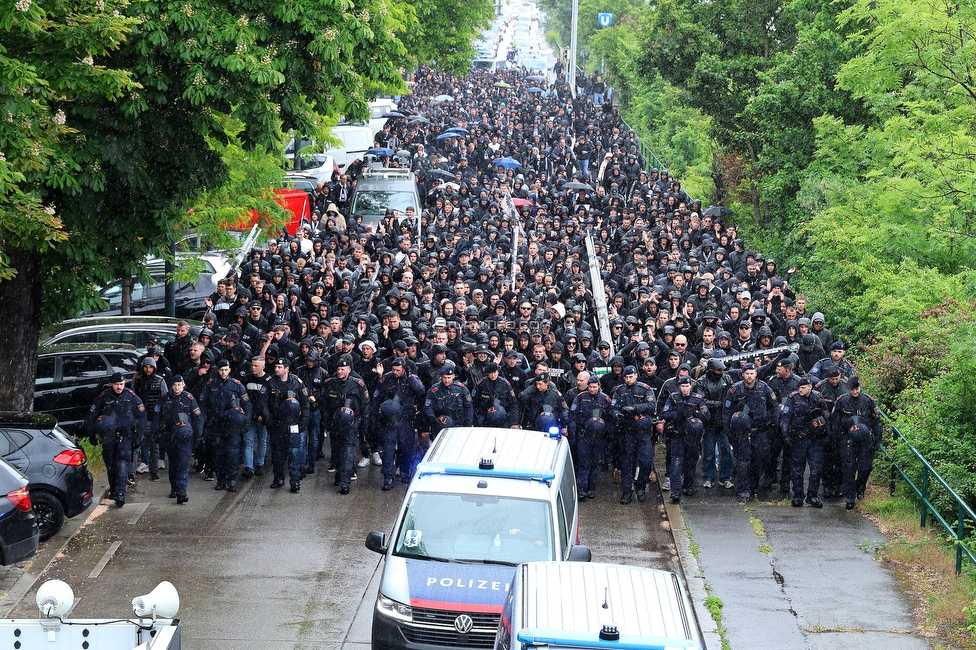 Rapid Wien - Sturm Graz
Oesterreichische Fussball Bundesliga, 31. Runde, SK Rapid Wien - SK Sturm Graz, Weststadion Wien, 18.05.2024. 

Foto zeigt Fans von Sturm beim Corteo

