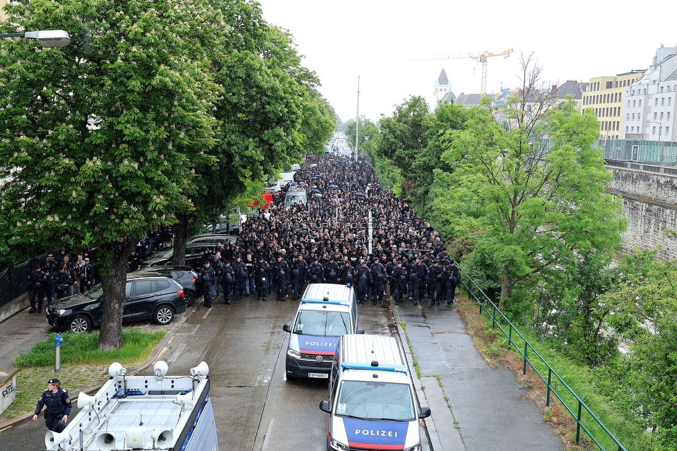 Rapid Wien - Sturm Graz
Oesterreichische Fussball Bundesliga, 31. Runde, SK Rapid Wien - SK Sturm Graz, Weststadion Wien, 18.05.2024. 

Foto zeigt Fans von Sturm beim Corteo
