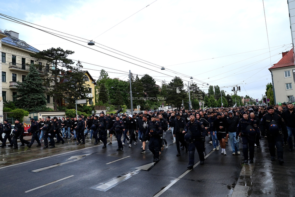 Rapid Wien - Sturm Graz
Oesterreichische Fussball Bundesliga, 31. Runde, SK Rapid Wien - SK Sturm Graz, Weststadion Wien, 18.05.2024. 

Foto zeigt Fans von Sturm beim Corteo
