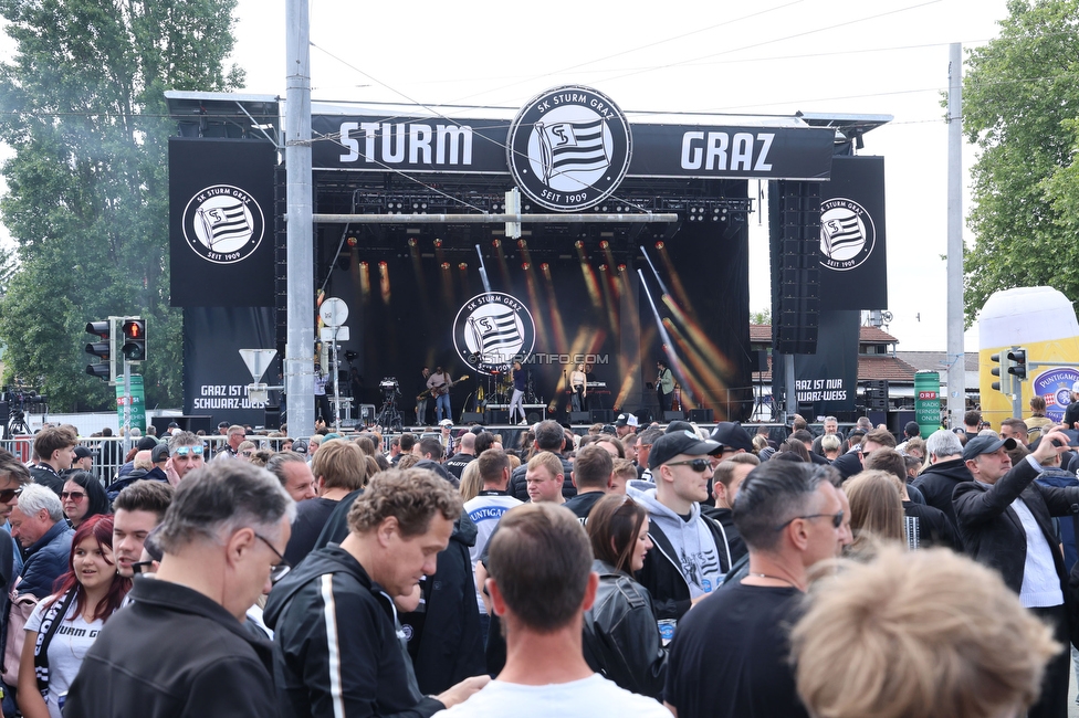 Sturm Graz - Wolfsberg
Oesterreichische Fussball Bundesliga, 32. Runde, SK Sturm Graz - Wolfsberger AC, Stadion Liebenau Graz, 24.05.2025. 

Foto zeigt Fans von Sturm vorm Stadion Liebenau
