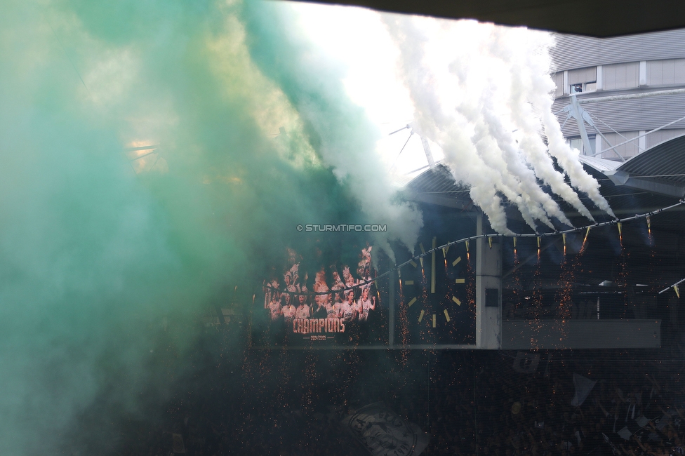 Sturm Graz - Wolfsberg
Oesterreichische Fussball Bundesliga, 32. Runde, SK Sturm Graz - Wolfsberger AC, Stadion Liebenau Graz, 24.05.2025. 

Foto zeigt Fans von Sturm
Schlüsselwörter: pyrotechnik